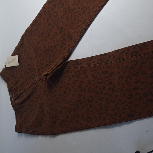 WOMEN'S HIGH RISE JEANS 2 UNIVERSAL THREAD - Picture 4 of 16